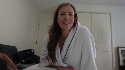 Yogabella – Mommy Compares to Girlfriend XXX Video